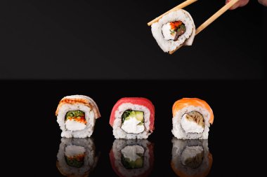 Japon rulo siyah arka plan yansıtma
