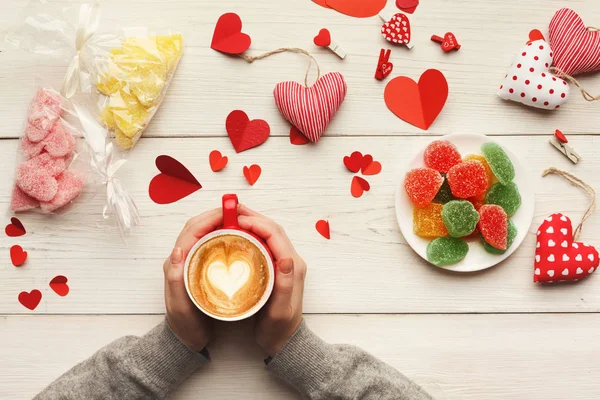 Valentine day background with coffee and lots of candies — Zdjęcie stockowe