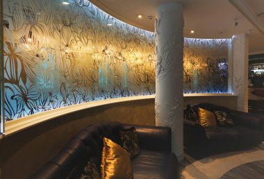 Modern otel koltukta ile lüks dinlenme bölgesi