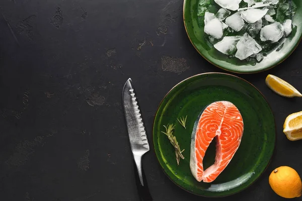 Fresh salmon in green plate at dark background — Stock Photo, Image