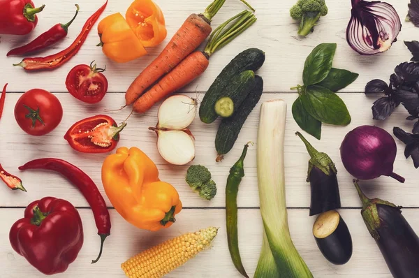 Fondo de arco iris con un montón de verduras de colores — Foto de Stock