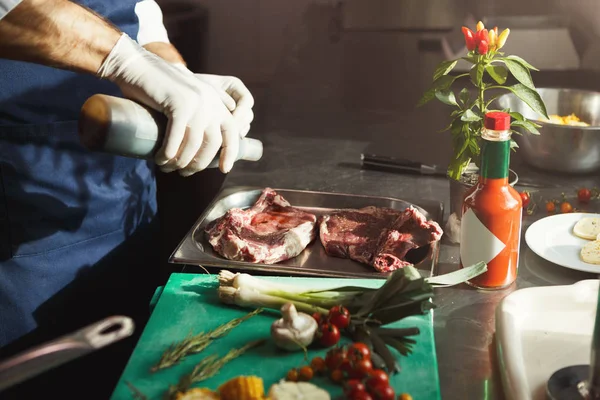 Chef making fresh vegetables mix salad — Stock Photo, Image