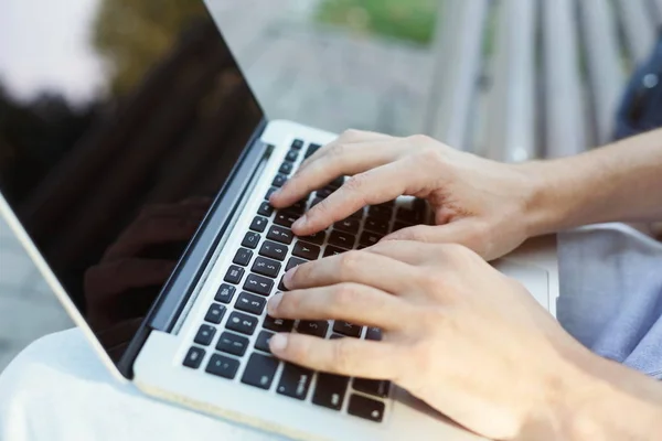 Male hands typing on laptop closeup outdoors — Stock Photo, Image