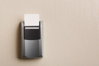 Otel elektronik kilit anahtar kartı takın