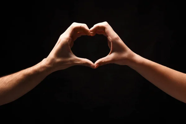 두 손을 심장 모양, 블랙에 고립 된 만들기 — 스톡 사진