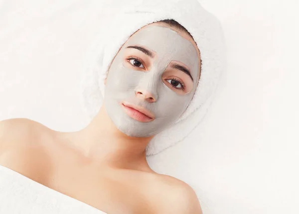 Máscara facial, tratamento de beleza spa, cuidados com a pele — Fotografia de Stock