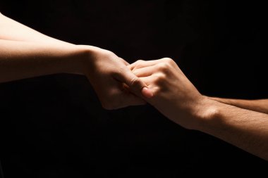 Eller erkek ve kadın siyah izole aşık