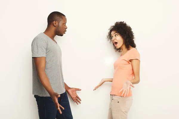 Break up, angry couple shouting at each other — Stock Photo, Image