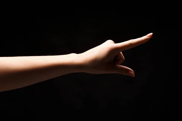 Gestos de mão - mulher apontando, isolado em preto — Fotografia de Stock