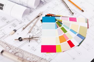 Mimari Proje, mühendislik araçları masada.