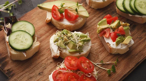Varietate de sandvișuri vegetariene sănătoase — Fotografie, imagine de stoc