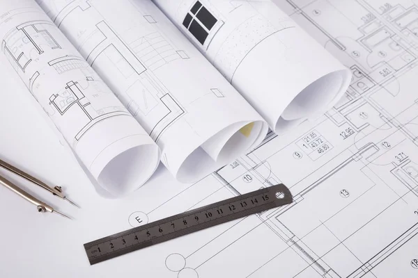 Architekturprojekt, technische Werkzeuge auf dem Tisch. — Stockfoto