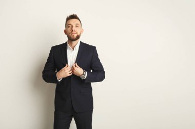 yakışıklı genç beyaz iş adamı