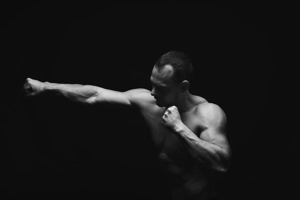 Homme athlétique fort montre corps musculaire nu — Photo