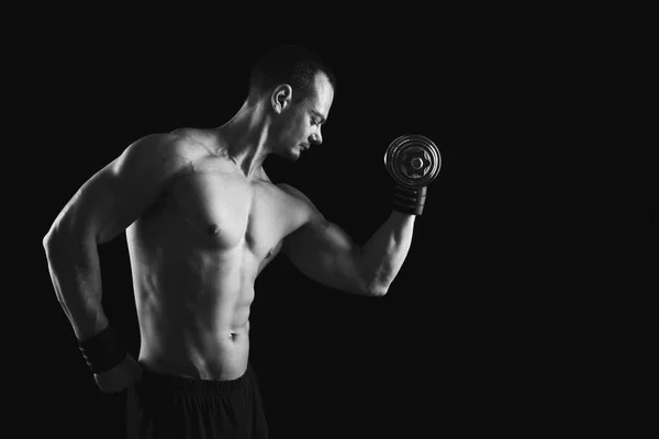 Homme athlétique fort avec haltère montre corps musculaire nu — Photo