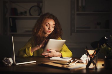 Kopya ofis ciddi kadına