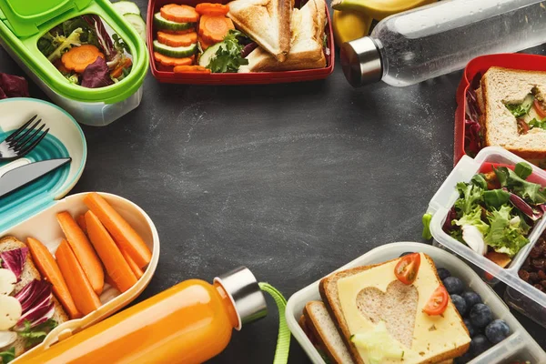 Des boîtes à lunch pour enfant. Collation saine pour le dîner scolaire — Photo