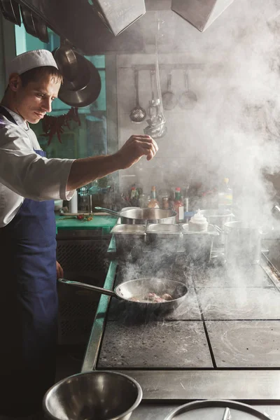 Chef cooking meat at restaurant or hotel kitchen — Stock Photo, Image