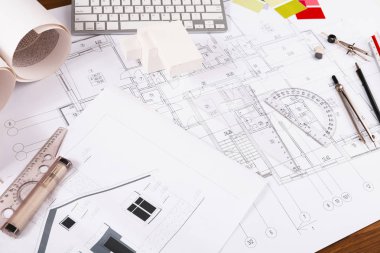 Mimari Proje, mühendislik araçları masada.