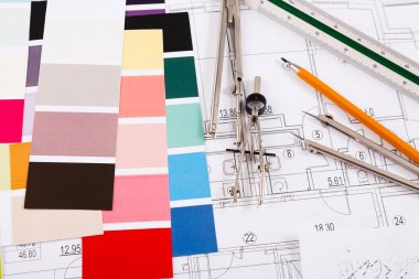 Mimari Proje, mühendislik araçları masada.