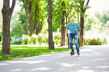 Komuta sizde paten açık havada