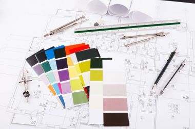 Mimari Proje, mühendislik araçları masada.