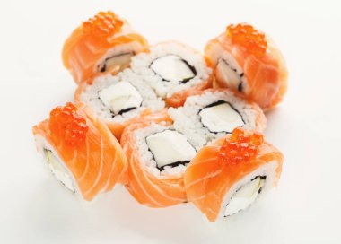 Balık kümesi üzerinde izole beyaz, portre rulo