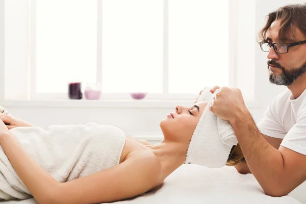 Žena alternativní krční masáže — Stock fotografie