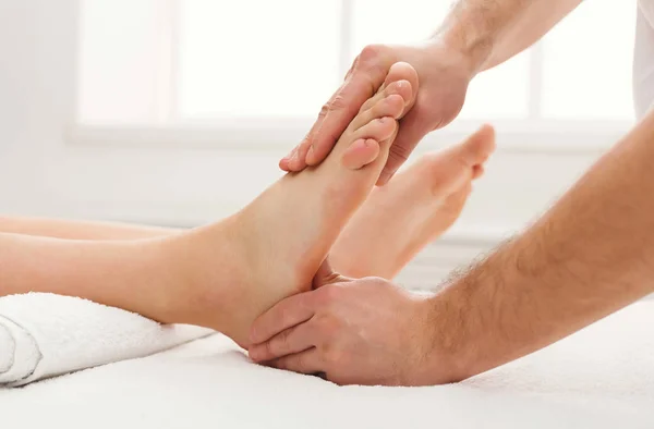 Fot massage närbild, akupressur — Stockfoto