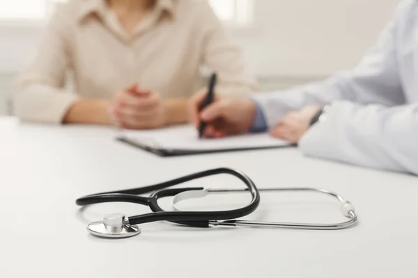 Stethoscope on the desk, selective focus — Stock Photo, Image