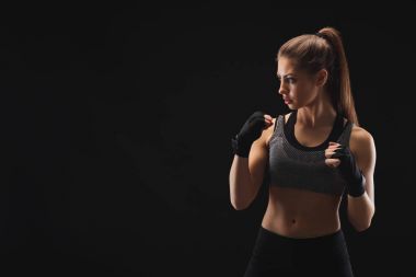 Boks bandaj ile muhteşem genç kadın