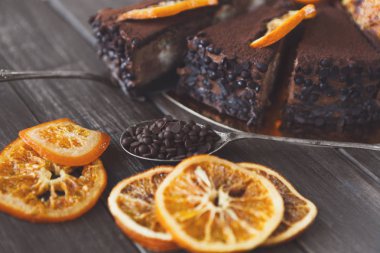 Çikolatalı kek krem ve profiterol