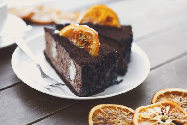 Chocolate cake met room en Soesje — Stockfoto