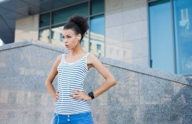 Modern merkezi arka plan ayakta runner