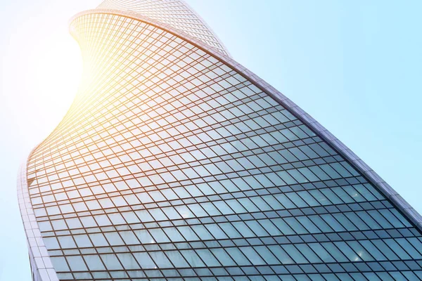 ビジネス地区のモダンな高層ビルのガラスのファサード — ストック写真