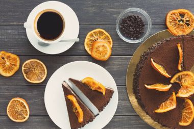 Çikolatalı kek krem ve profiterol