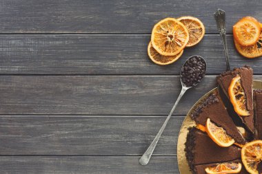 Çikolatalı kek krem ve profiterol