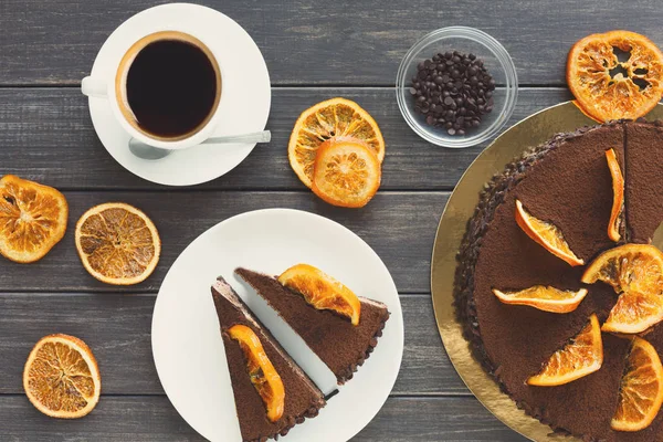 Çikolatalı kek krem ve profiterol