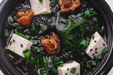 Japon mutfağı. Miso çorbası tofu peyniri, mantar ve seeweed