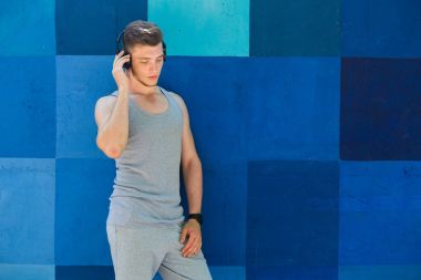 Açık havada müzik dinleme adamım, alanı Kopyala