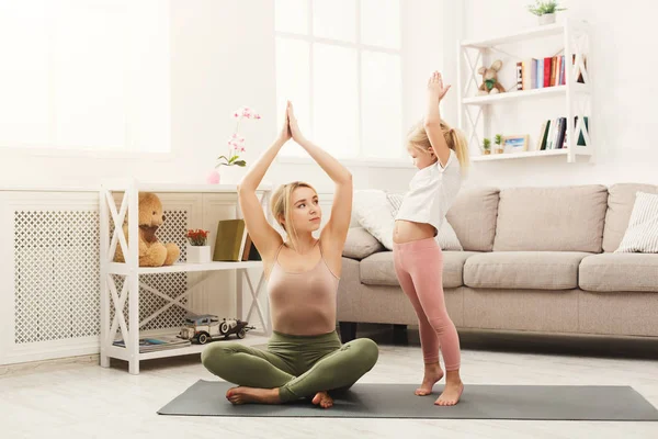 Happy mother and daughter having yoga training at home — Stock Photo, Image