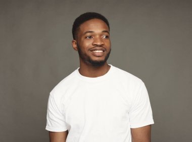 Yüz ifadesi, duygular, gülümseyen dostu siyah adam