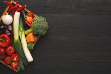 Ahşap zemin, kopya alanı üzerine taze sebze