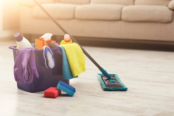Bucket with sponges, chemicals bottles and mopping stick. — Stock Photo, Image