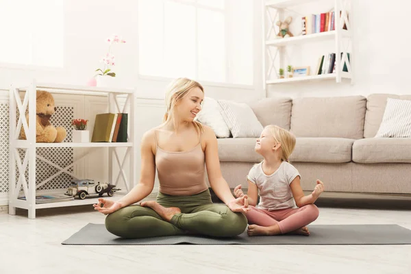 Happy mother and daughter having yoga training at home — Stock Photo, Image