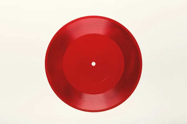 Velho disco de vinil retro isolado no fundo branco, vista superior — Fotografia de Stock