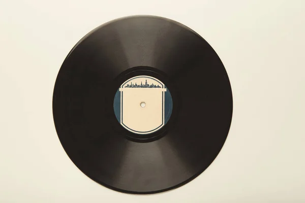 Ancien disque vinyle rétro isolé sur fond blanc, vue de dessus — Photo