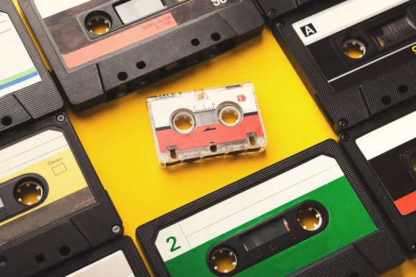 Farklı renkleri ve kasetler ile yaratıcı arka plan — Stok fotoğraf