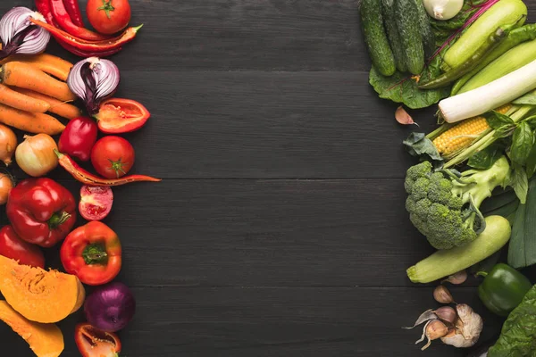 Frontera de verduras orgánicas frescas coloridas — Foto de Stock