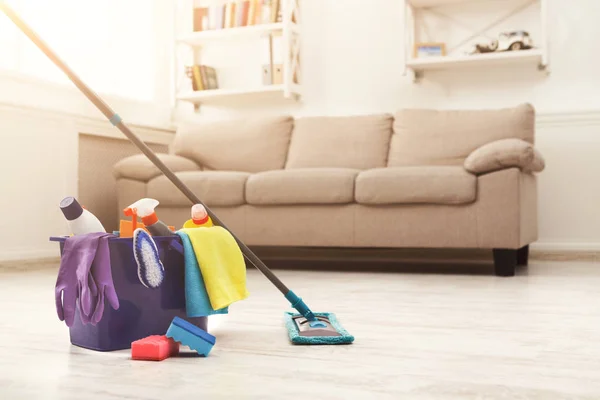 Bucket with sponges, chemicals bottles and mopping stick. — Stock Photo, Image